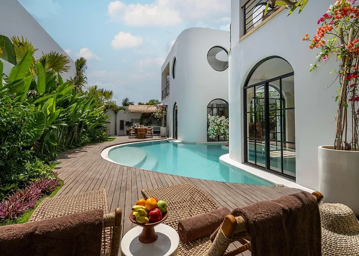 Casa Diplomatico 4br With Private Pool And Billiards Ferienhaus Seminyak