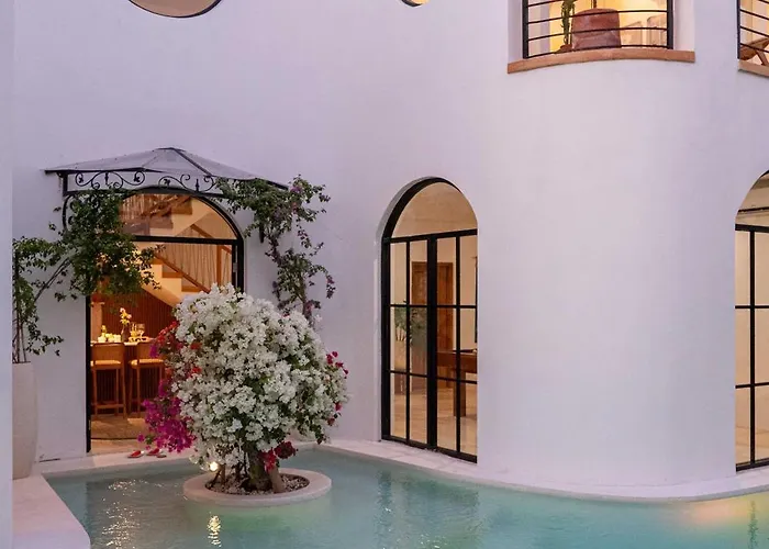 Luxury 4bd Casa Diplomatico With Private Pool Seminyak