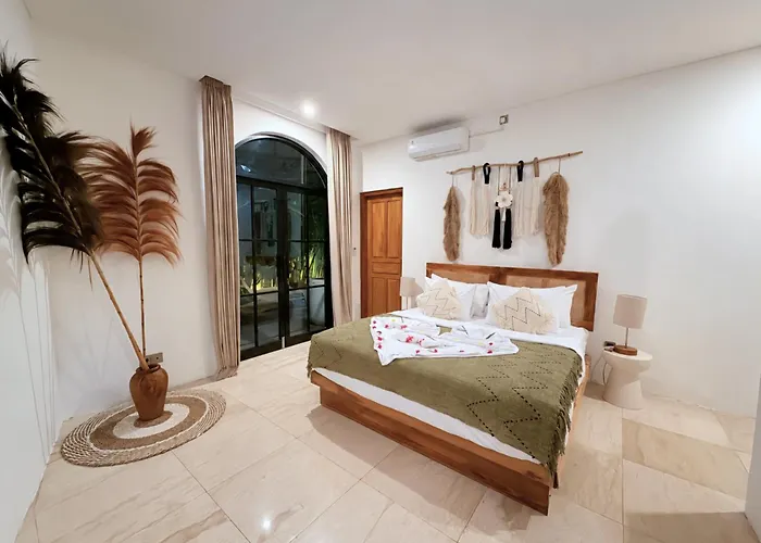 Casa Diplomatico 4br With Private Pool And Billiards Seminyak